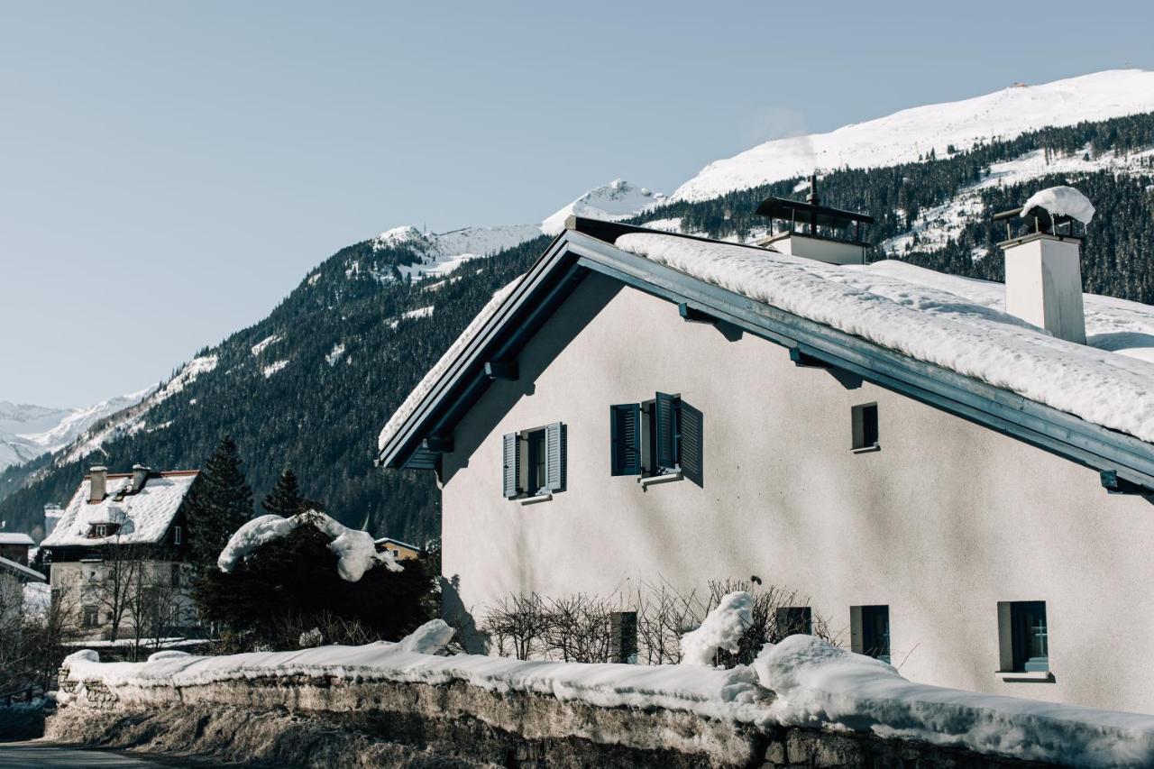 Charming With Sauna + Views!