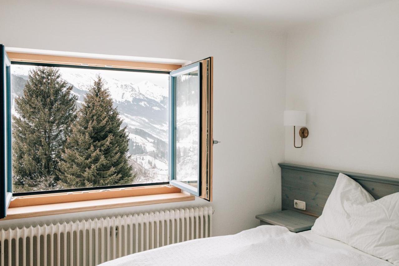 Charming With Sauna + Views!